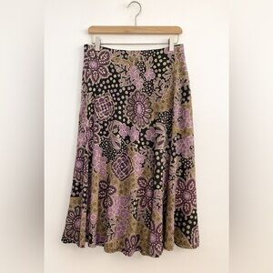 Stephen and Casey petite medium purple pull-on floral skirt. Excellent Condition